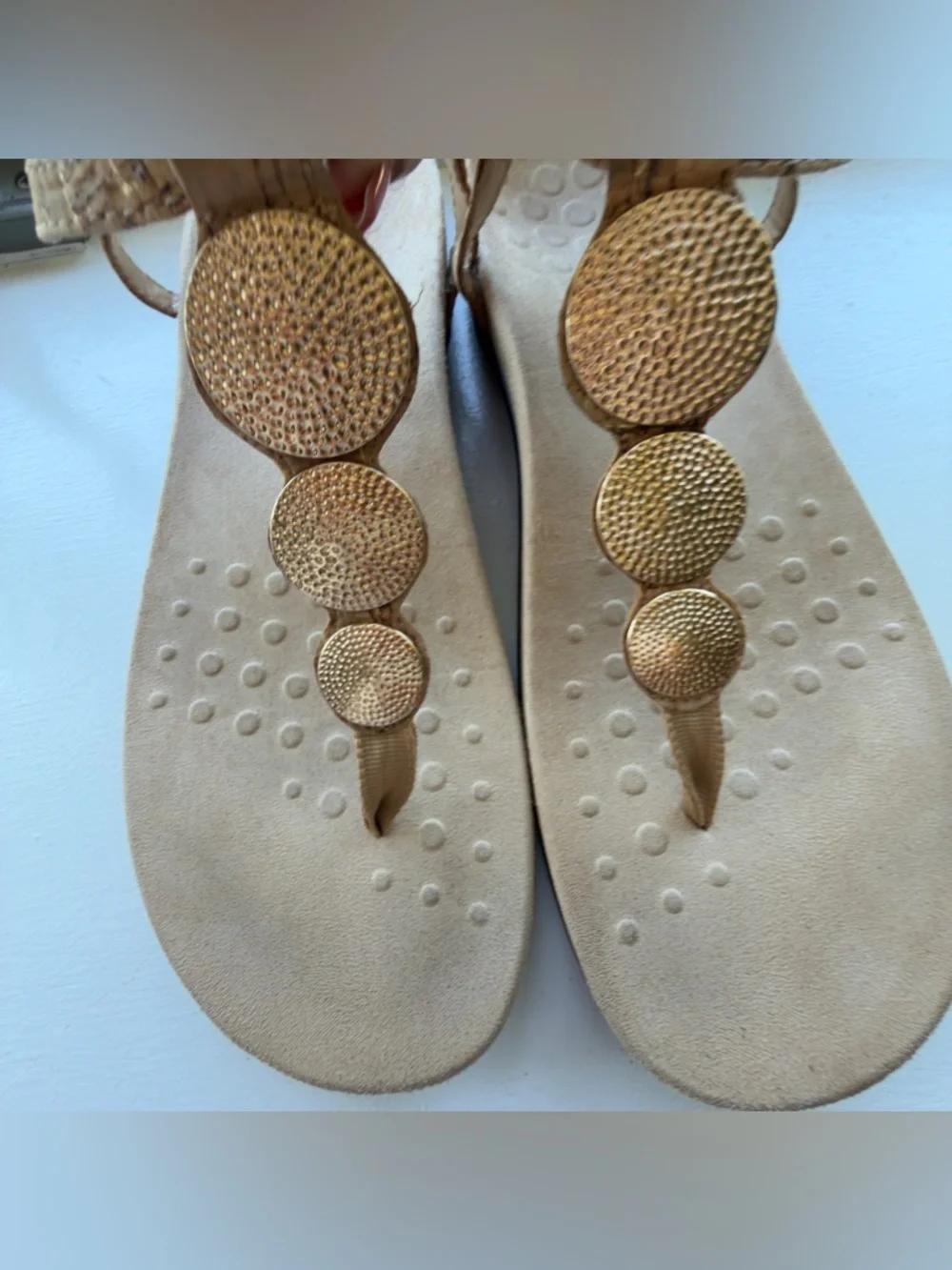 Vionic Lizbeth T-Strap Orthotic Sandals Women's Size 9 Cork Gold.